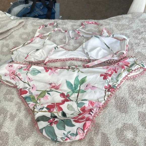 White and pink bikini good used condition. Size Med - Picture 2 of 5